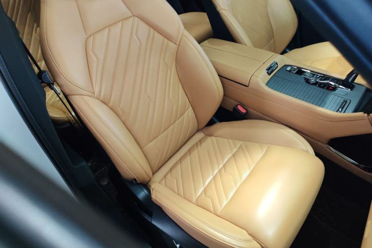 Used Lynk & Co 09 2021 2.0T Halo Six-Seater Right Front Seat
