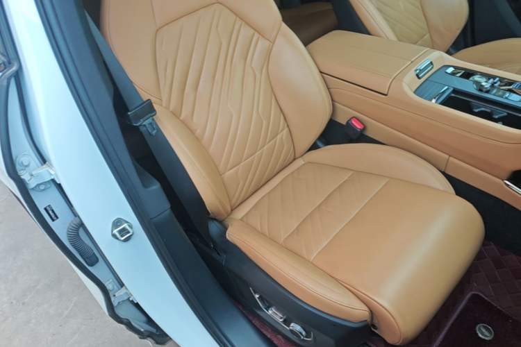 Used Lynk & Co 09 2021 2.0T Halo Seven-Seater Right Front Seat