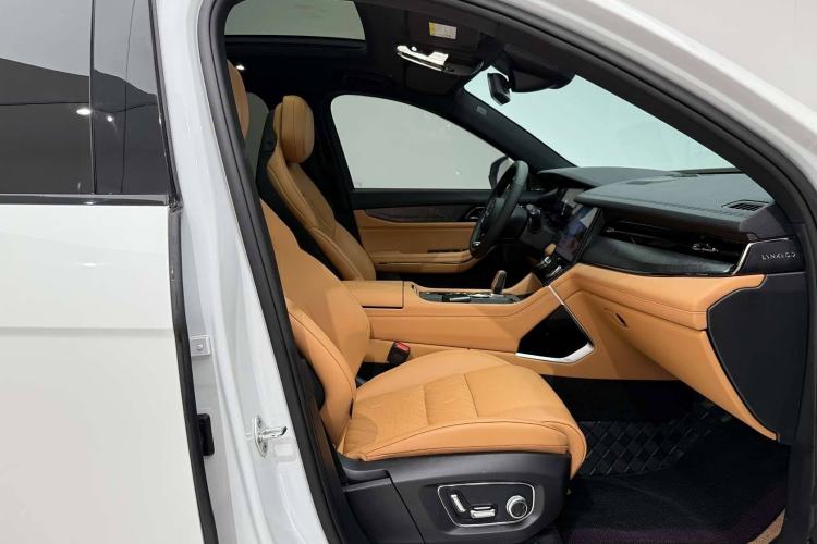 Used Lynk & Co 09 2021 2.0T Halo Six-Seater Right Front Seat