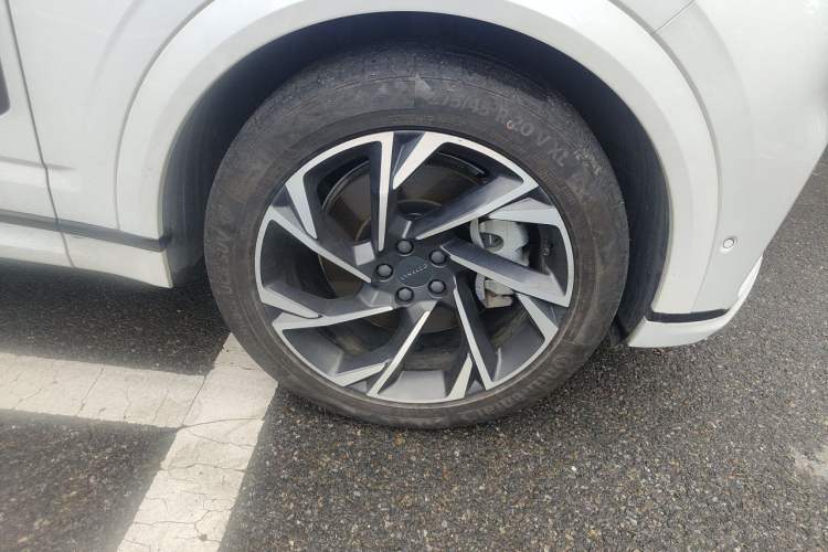 Used Lynk & Co 09 2021 2.0T Halo Six-Seater Right Front Wheel Hub