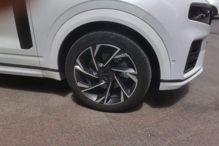 Used Lynk & Co 09 2021 2.0T Halo Six-Seater Right Front Wheel Hub