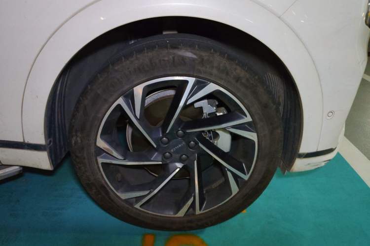 Used Lynk & Co 09 2021 2.0T Halo Seven-Seater Right Front Wheel Hub