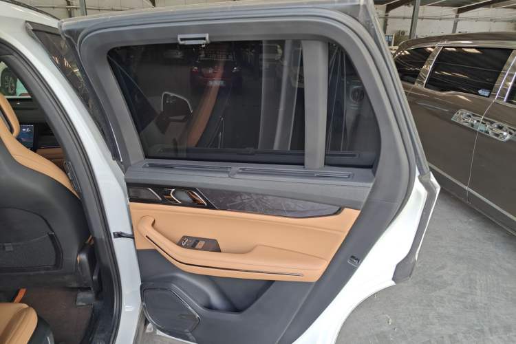 Used Lynk & Co 09 2021 2.0T Halo Six-Seater Right Rear Door Interior