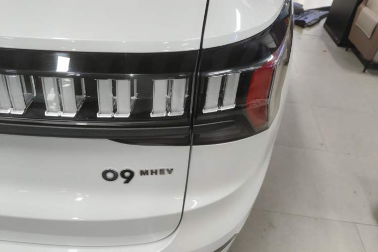 Used Lynk & Co 09 2021 2.0T Halo Six-Seater Right Rear Taillight