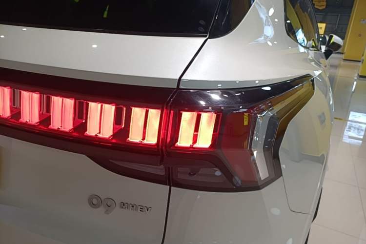 Used Lynk & Co 09 2021 2.0T Halo Six-Seater Right Rear Taillight