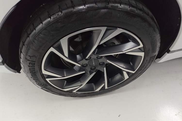 Used Lynk & Co 09 2021 2.0T Halo Seven-Seater Right Rear Wheel Hub