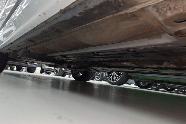 Used Lynk & Co 09 2021 2.0T Halo Seven-Seater Right Side Sill