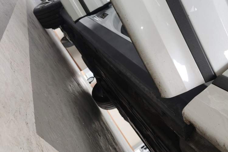 Used Lynk & Co 09 2021 2.0T Halo Six-Seater Right Side Sill