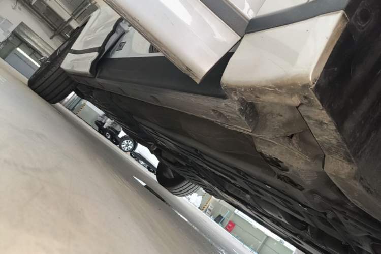 Used Lynk & Co 09 2021 2.0T Ultra Six-Seater Right Side Sill