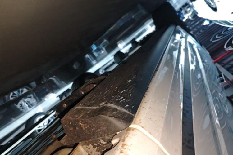 Used Lynk & Co 09 2021 2.0T Ultra 7-Seater Right Side Sill