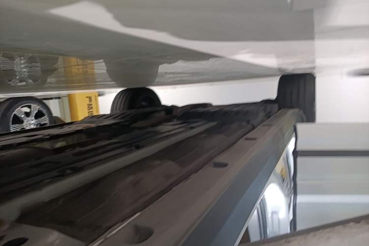 Used Lynk & Co 09 2021 2.0T Halo Six-Seater Right Side Sill