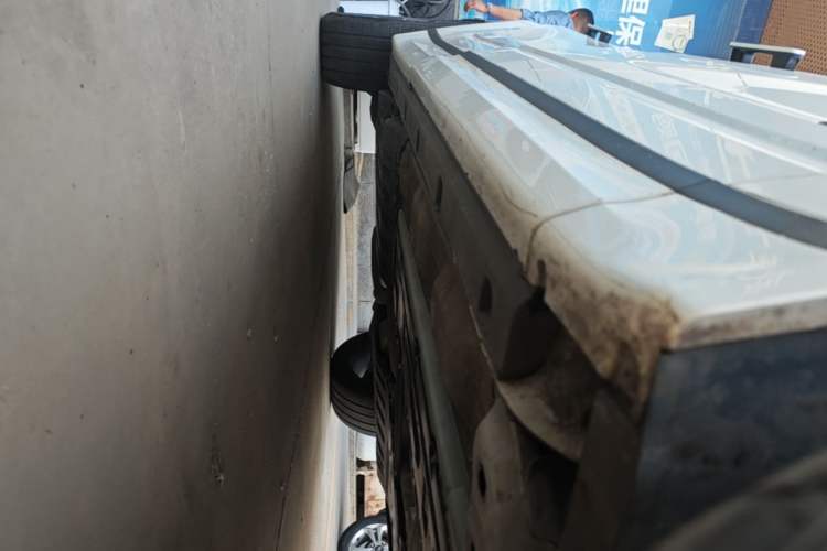 Used Lynk & Co 09 2021 2.0T Halo Seven-Seater Right Side Sill