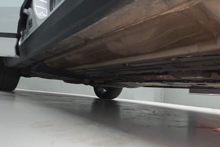 Used Lynk & Co 09 2021 2.0T Halo Seven-Seater Right Side Sill