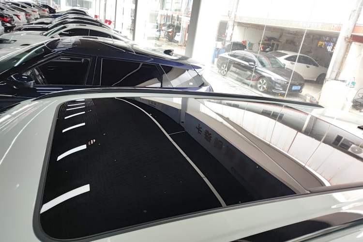 Used Lynk & Co 09 2021 2.0T Halo Six-Seater Roof