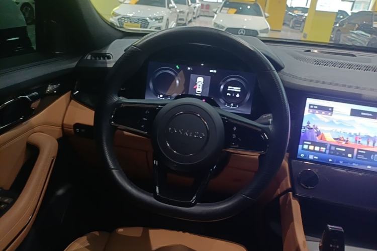 Used Lynk & Co 09 2021 2.0T Halo Six-Seater Steering Wheel