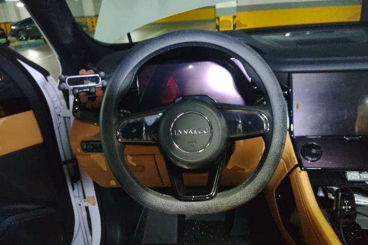Used Lynk & Co 09 2021 2.0T Halo Seven-Seater Steering Wheel