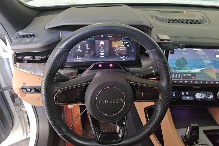 Used Lynk & Co 09 2021 2.0T Halo Six-Seater Steering Wheel