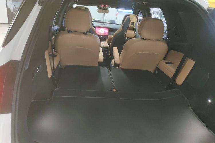 Used Lynk & Co 09 2021 2.0T Halo Six-Seater Trunk