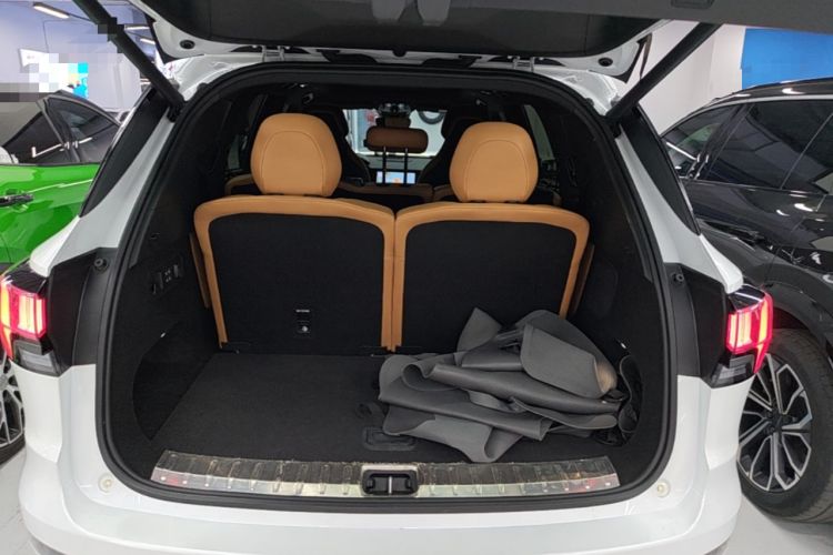 Used Lynk & Co 09 2021 2.0T Halo Seven-Seater Trunk