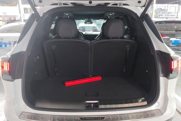 Used Lynk & Co 09 2021 2.0T Halo Six-Seater Trunk