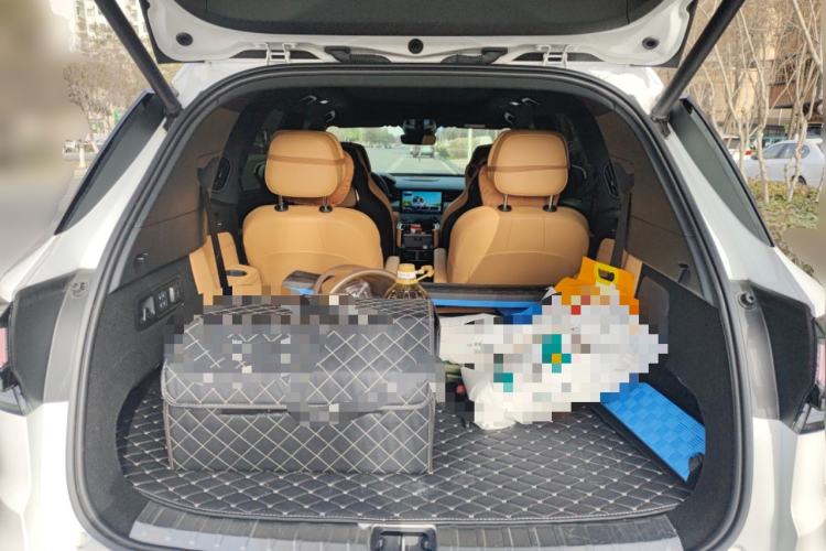 Used Lynk & Co 09 2021 2.0T Halo Six-Seater Trunk