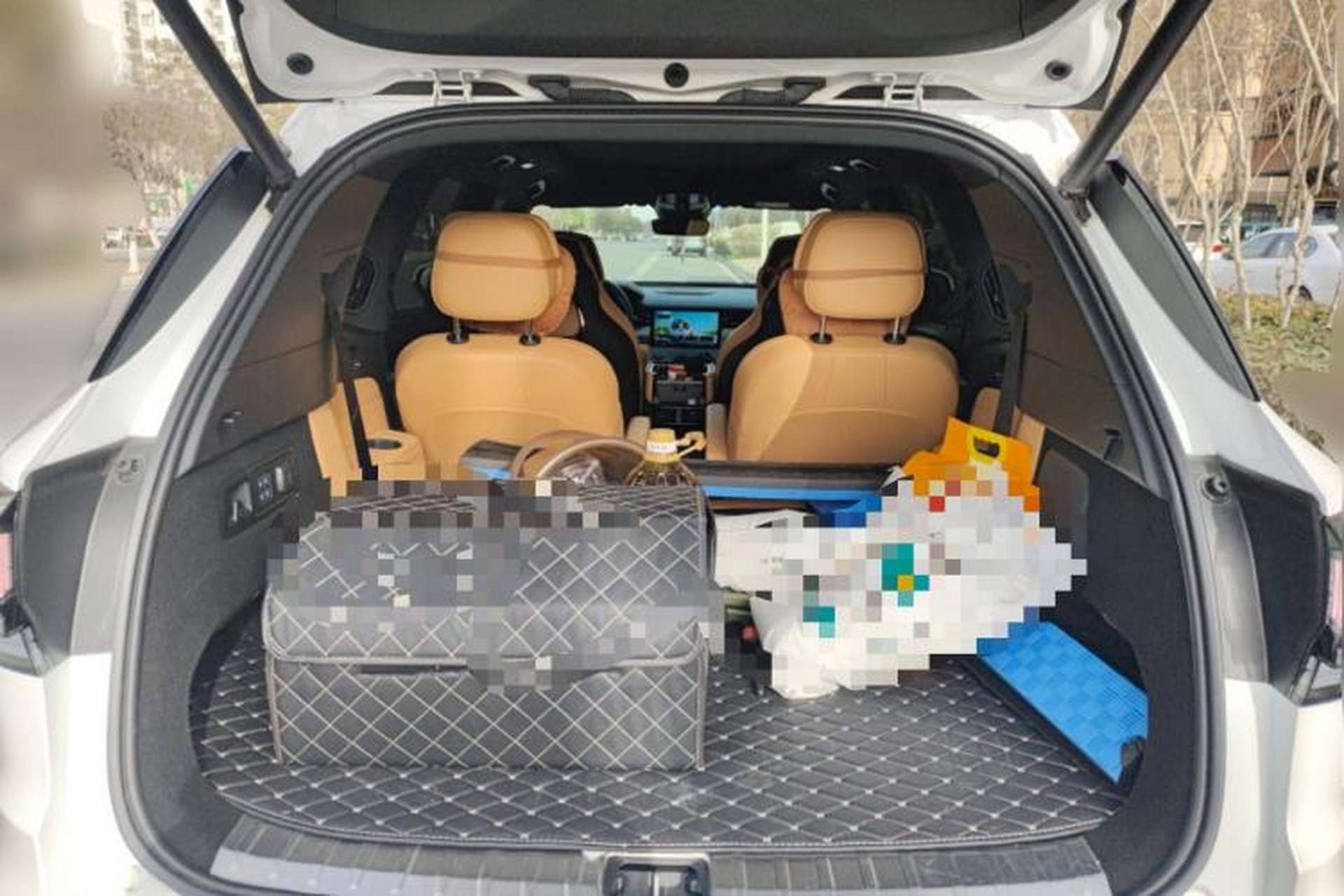 Used Lynk & Co 09 2021 2.0T Halo Six-Seater Trunk