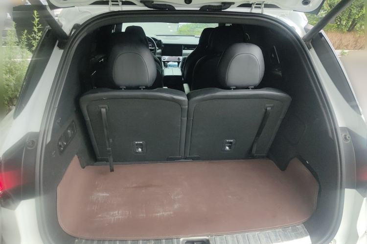 Used Lynk & Co 09 2021 2.0T Halo Six-Seater Trunk