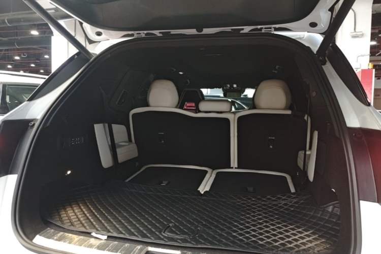 Used Lynk & Co 09 2021 2.0T Ultra 7-Seater Trunk