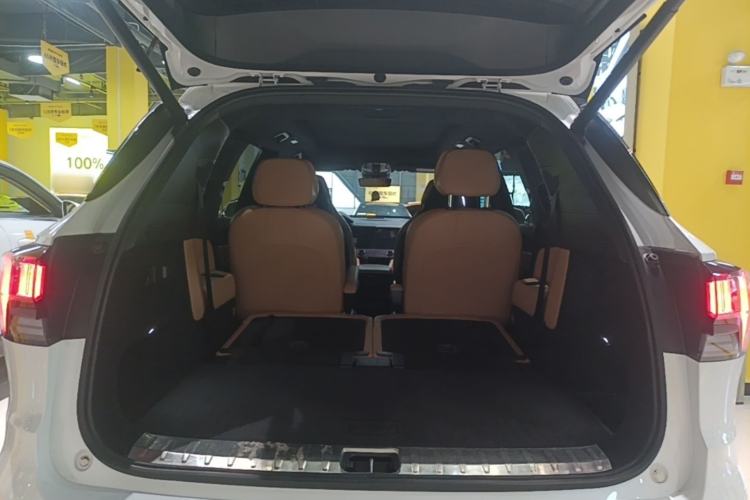 Used Lynk & Co 09 2021 2.0T Halo Six-Seater Trunk