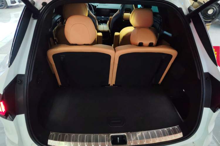 Used Lynk & Co 09 2021 2.0T Halo Six-Seater Trunk