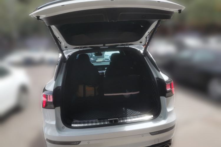 Used Lynk & Co 09 2021 2.0T Halo Six-Seater Trunk