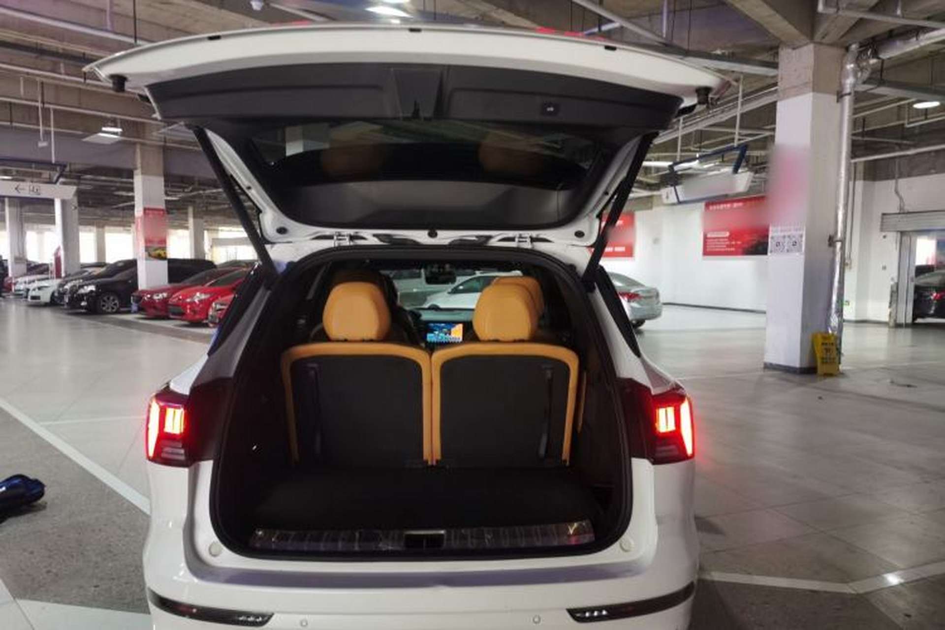 Used Lynk & Co 09 2021 2.0T Halo Six-Seater Trunk