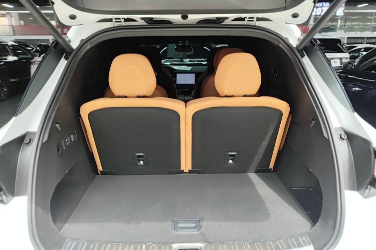 Used Lynk & Co 09 2021 2.0T Halo Six-Seater Trunk