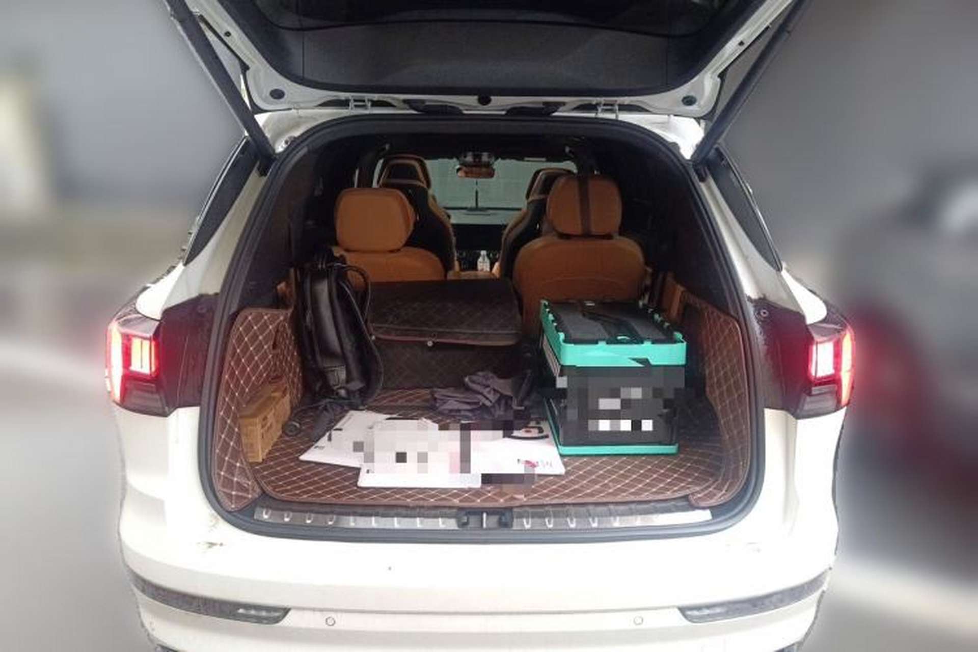 Used Lynk & Co 09 2021 2.0T Halo Six-Seater Trunk
