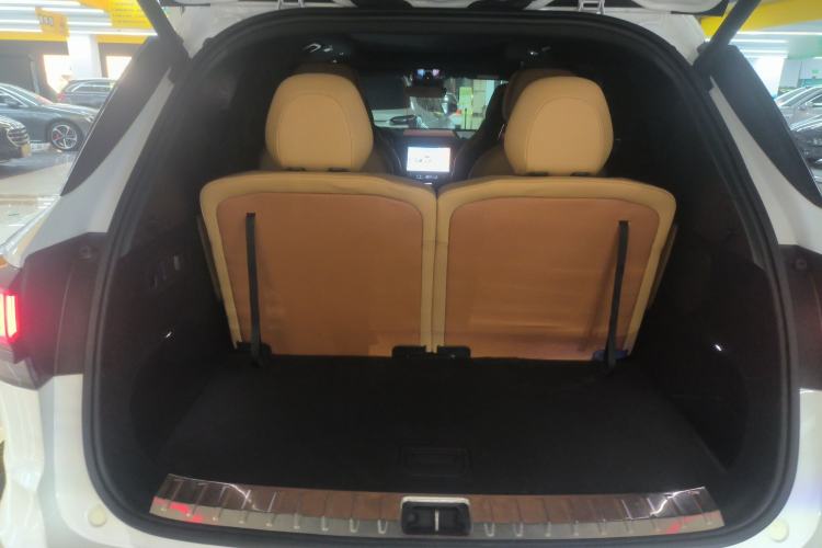 Used Lynk & Co 09 2021 2.0T Halo Six-Seater Trunk