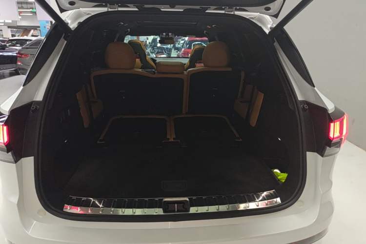 Used Lynk & Co 09 2021 2.0T Halo Seven-Seater Trunk