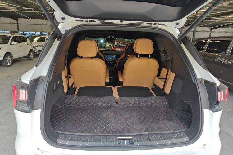 Used Lynk & Co 09 2021 2.0T Halo Six-Seater Trunk