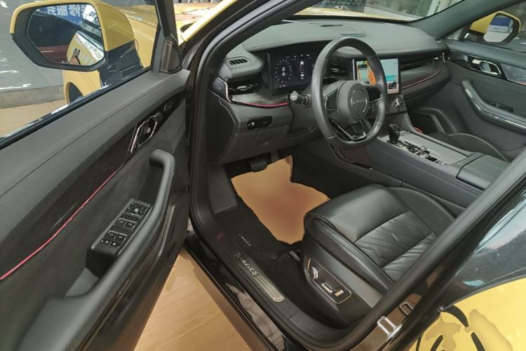 Used Lynk & Co 09 2021 2.0T Halo Six-Seater Driver Seat