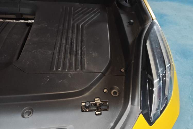 Used Lynk & Co 09 2021 2.0T Halo Six-Seater Engine Bay Left