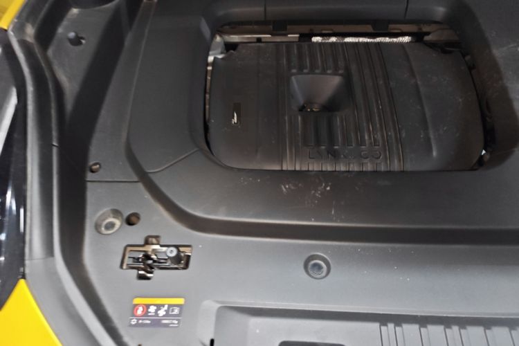 Used Lynk & Co 09 2021 2.0T Halo Six-Seater Engine Bay Right