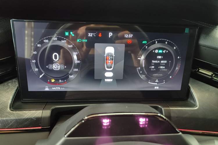 Used Lynk & Co 09 2021 2.0T Halo Six-Seater Instrument Cluster