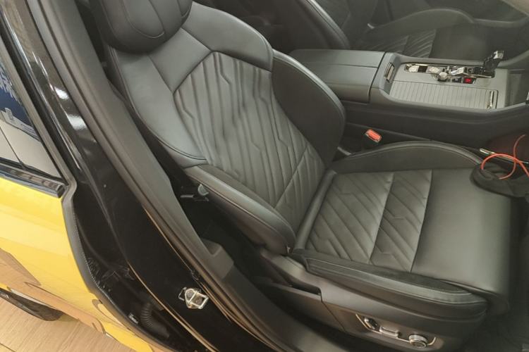 Used Lynk & Co 09 2021 2.0T Halo Six-Seater Right Front Seat