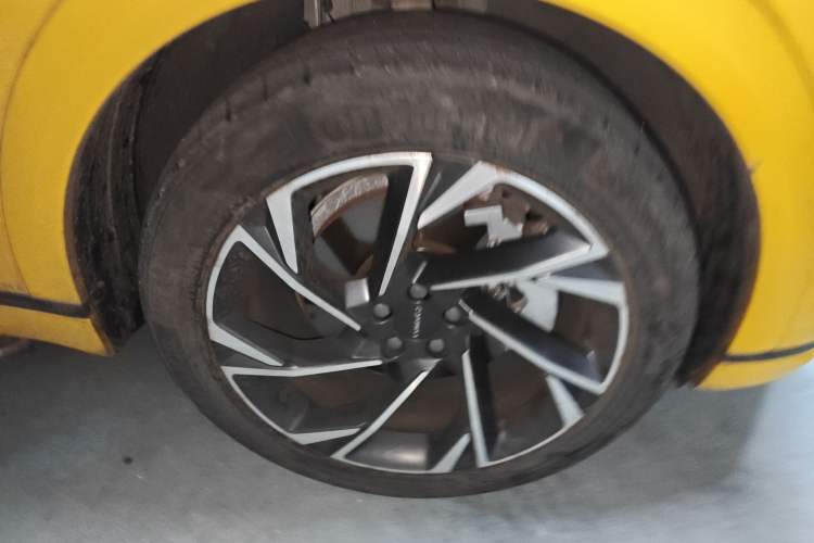Used Lynk & Co 09 2021 2.0T Halo Six-Seater Right Front Wheel Hub