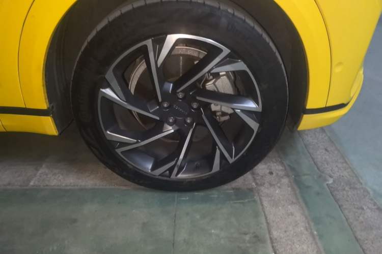 Used Lynk & Co 09 2021 2.0T Halo Six-Seater Right Front Wheel Hub