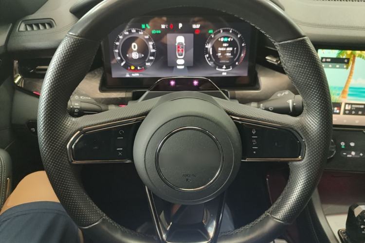 Used Lynk & Co 09 2021 2.0T Halo Six-Seater Steering Wheel