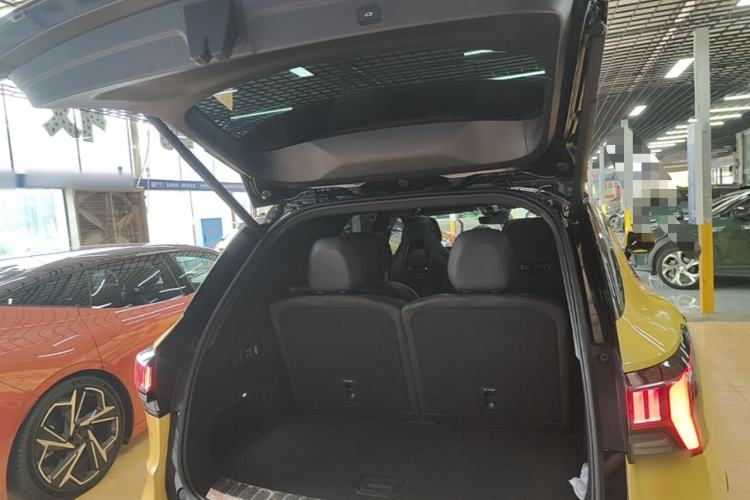 Used Lynk & Co 09 2021 2.0T Halo Six-Seater Trunk