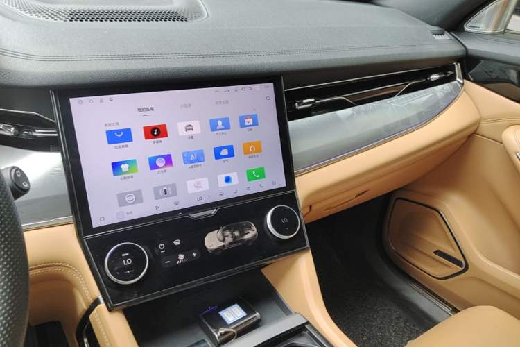 Used Lynk & Co 09  Audio And AC Panel
