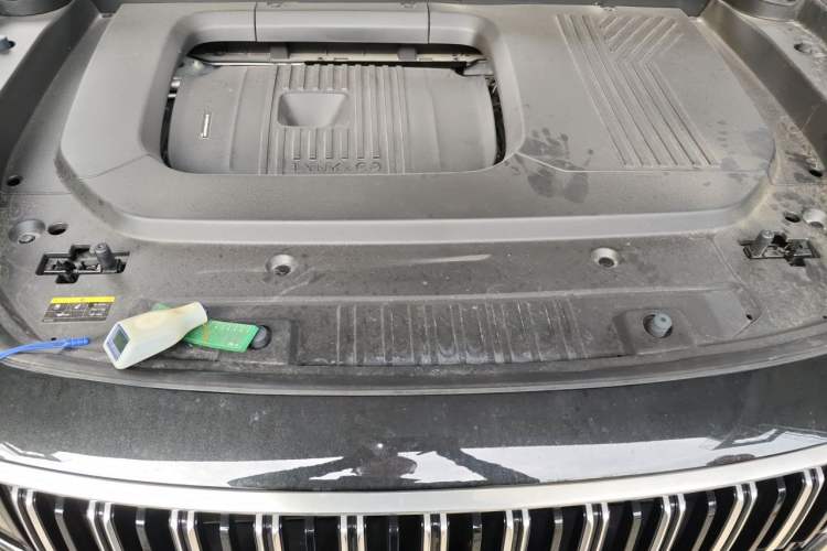 Used Lynk & Co 09 2024 2.0T Four-Wheel Drive Sport Edition Five Seats Engine Bay