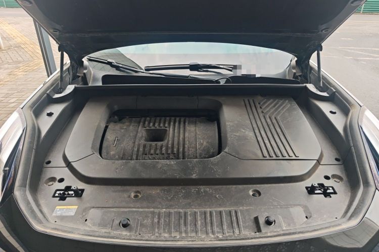 Used Lynk & Co 09 2024 2.0T Four-Wheel Drive Sport Edition Five Seats Engine Bay