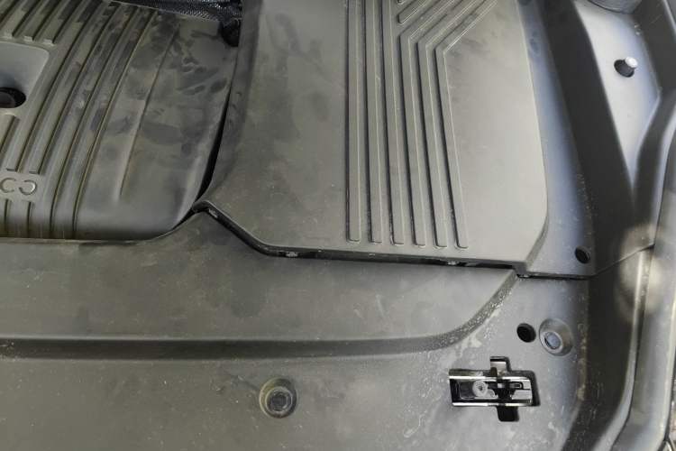 Used Lynk & Co 09 2024 2.0T Four-Wheel Drive Sport Edition Five Seats Engine Bay Left